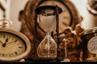 Kenapa Waktu Terasa Semakin Cepat Saat Kita Menua? Ilmuwan Ungkap Alasannya