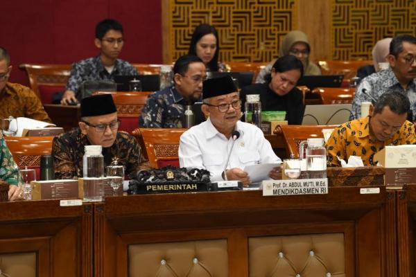 DPR Kabulkan Tambahan Anggaran Kemdikdasmen Jadi Rp104,7 Triliun