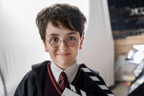Penggemar Harry Potter Pergoki Hagrid Antar Harry ke Leaky Cauldron