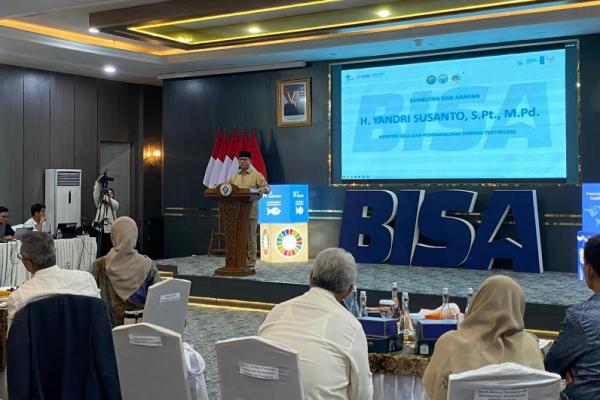 Mendes Yandri Dukung Generasi Muda Kembangkan Ekonomi Desa Pesisir