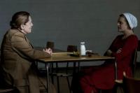 The Handmaid`s Tale S2E1 `June`: Offred dan Serena Berkelahi