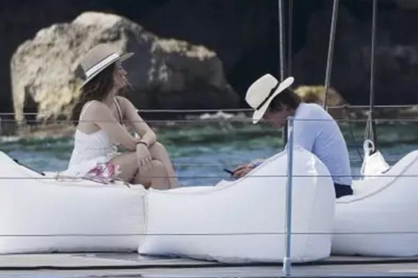 Campakkan Tom Cruise, Ana de Armas Masih Tetap Ingin Bersahabat  