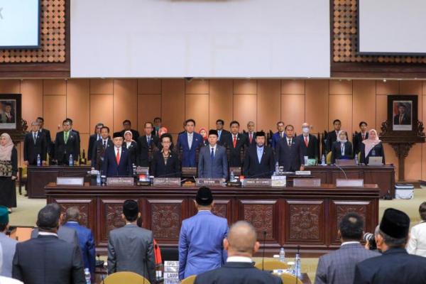 DPD RI menggelar Sidang Paripurna ke-15 untuk mengesahkan beberapa Rancangan Undang-Undang (RUU), hasil pengawasan legislasi, dan keputusan DPD RI.