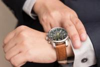 Kenapa Jam Tangan Biasanya Dipakai di Tangan Kiri? 