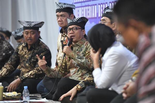 Mengetahui langsung kondisi di lapangan, hal ini disebut Mendes Yandri sebagai salah satu cara berkolaborasi antara pemerintah dengan warga untuk memaksimalkan program membangun Indonesia.