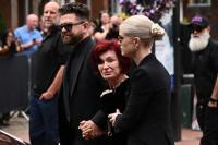 Kenang Suaminya, Sharon Osbourne Pakai Liontin Cincin Kawin Ozzy Osbourne