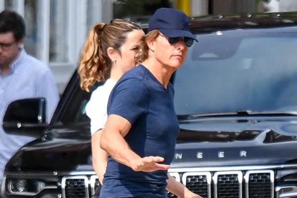 Ana de Armas Jamu Tom Cruise di Rumahnya yang Bernuansa Desa 