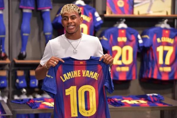 Lingard Dapat Jersey "Mahal" Yamal usai Timnya Digilas Barcelona