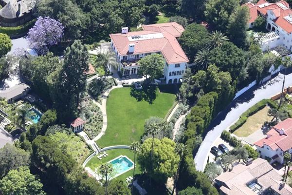 Angelina Jolie Jual Rumah Mewahnya di LA, Apakah Gara-gara Brad Pitt?