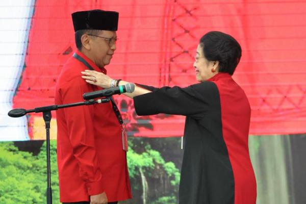 Megawati Lantik Kembali Hasto sebagai Sekjen PDIP