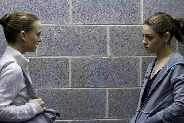 Memar Tulang Rusuk hingga Minum Air Kaldu, Inilah Pengorbanan Mila Kunis Berperan di Black Swan