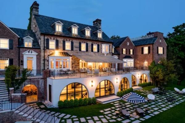 Punya 4 Rumah Mewah di Tiga Negara, Catherine Zeta-Jones tak Merasa `Jet Set`
