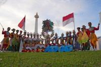 Tarian Siswa SMKN 10 Bandung Hebohkan Karnaval HUT ke-80 RI di Monas