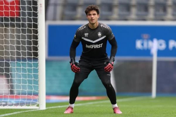 Bakal Gabung MU, Senne Lammens Hilang dari Skuat Royal Antwerp