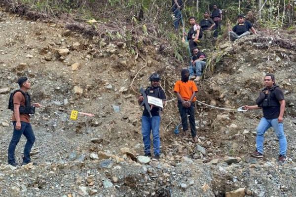 12 Adegan Diperagakan dalam Rekonstruksi Kasus Pembunuhan 2 Personel Brimob di Nabire