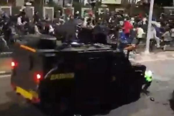 Viral, Driver Ojol Dikabarkan Meninggal Dunia Usai Terlindas Mobil Brimob