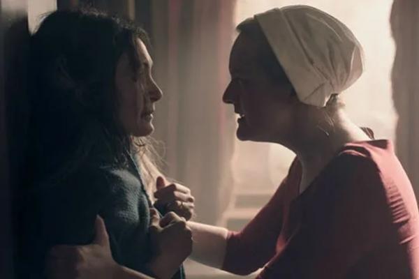 The Handmaid`s Tale S3E12 `Sacrifice`: June Membiarkan Eleanor Tewas Bunuh Diri