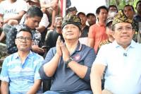 Tonton Kesatria Sasak dalam Peresean, Wamentrans Dorong Tanamkan Jiwa Pemberani