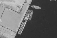 Citra Satelit Tunjukkan Kapal Penjaga Pantai Diperbaiki di Hainan, China Membantah