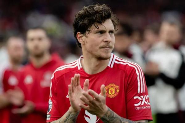 Jelang Penutupan Transfer, Villa Datangkan Mantan Bek MU