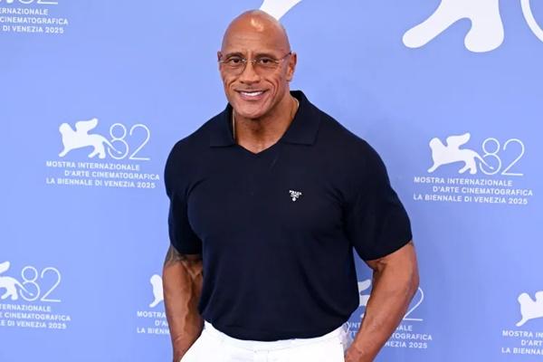 Jadi Petarung MMA di The Smashing Machine, Dwayne Johnson Tampil Lebih Ramping