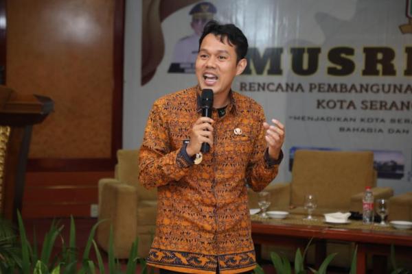 Menduduki jabatan publik menjadi pencapaian prestisius bagi Nur Agis Aulia, yang berasal dari kalangan keluarga biasa. Sebelum menjadi Wakil Walikota Serang, Agis telah melakoni berbagai profesi mulai dari karyawan BUMN hingga peternak kambing.