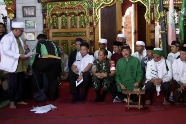 Kami membentuk koklusi ini dengan sadar bahwa negara ini yang sedang dipimpin oleh Bapak Presiden Prabowo sudah ke arah yang tepat maka dari itu kami disini menyatakan sikap bahwa kami ada bersama Bapak Presiden Prabowo.
