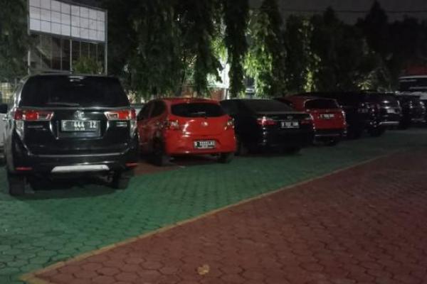 KPK Sita 15 Mobil Anggota DPR Satori Terkait Korupsi CSR BI