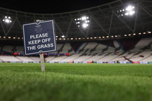 Legenda West Ham, Tony Cottee, mengatakan bahwa masalah utama mantan timnya saat ini ialah Stadion London. Sejak 2016, The Hammers menjadikan stadion ini sebagai kandang, usai pindah dari Upton Park.