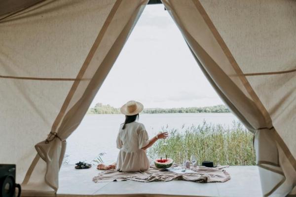 Sejak Kapan Glamping Jadi Tren di Masyarakat?