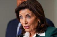 Menentang Pembatasan Trump, Gubernur New York Bolehkan Pemberian Vaksin COVID