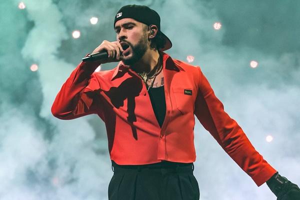Banyak Penggemarnya dari Latin, Bad Bunny Kecam Penggerebekan Imigran oleh Pemerintah AS