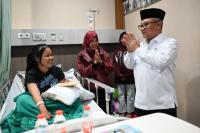 Mendikdasmen Jenguk Siswa Korban Atap Roboh di SMKN 1 Cileungsi