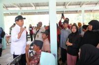 Jalan ke UPT Batu Ampar Rusak, Wamentrans Salurkan Bantuan Rp4,5 Miliar