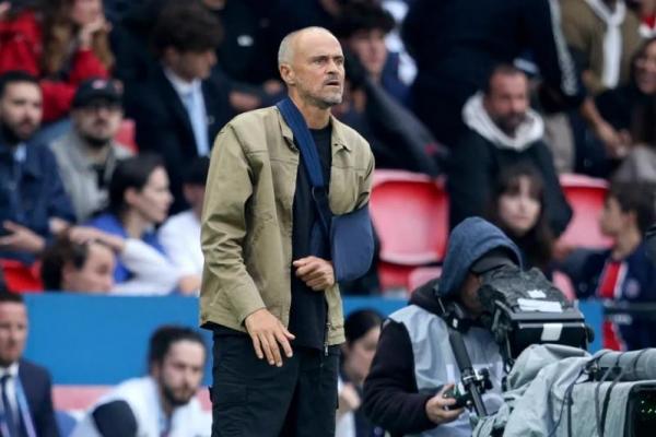 Enrique Bikin Gebrakan Aneh Lagi di PSG, Nonton dari Tribun