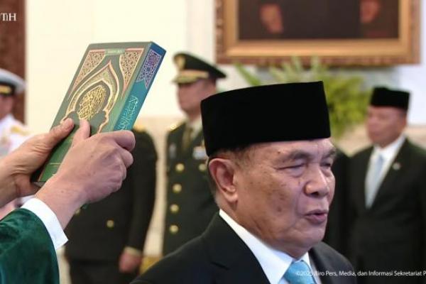 Prabowo Lantik Djamari Chaniago Jadi Menko Polkam