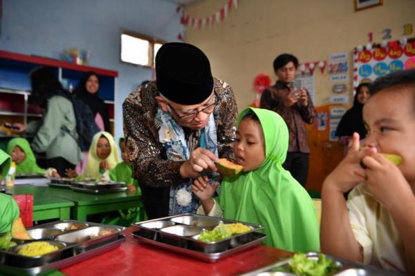 Kemdikdasmen dan DPR Tinjau Revitalisasi dan MBG di Garut