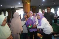 Rustini Muhaimin Salurkan Bantuan Sosial untuk Korban Banjir Besar di Bali