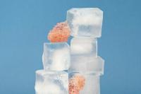 Ini Cara Membedakan Es Batu Air Mentah atau Matang