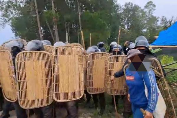 Pekerja PT TPL Serang Masyarakat Adat Sihaporas, Puluhan Orang Terluka