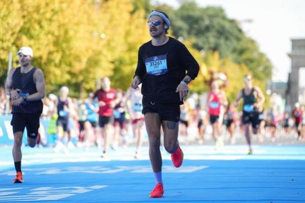 Ikut Berlin Marathon 2025, Harry Styles Kalahkan Lebih dari 20.000 Pelari