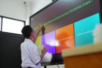 Papan Interaktif Permudah Siswa Tunanetra Belajar di Kelas