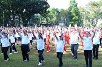 Mendikdasmen dan Ribuan Siswa Senam Anak Indonesia Hebat di Sulut