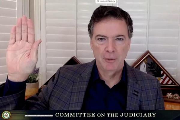 Trump Tingkatkan Perlawanan terhadap Kritikus termasuk Mantan Kepala FBI