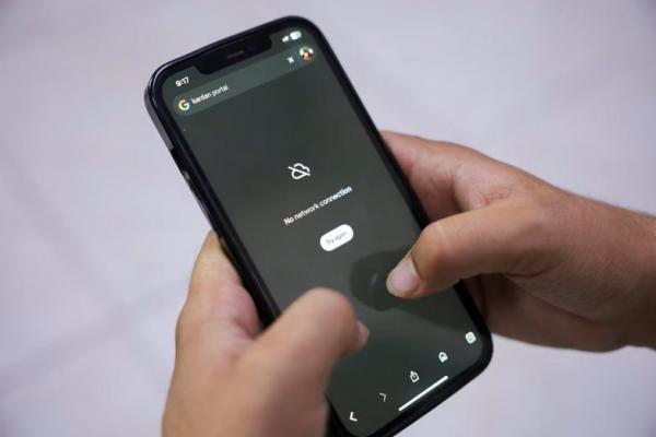 Taliban Putuskan Internet Afghanistan, Layanan Penerbangan dan Perbankan Terganggu