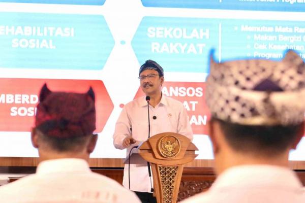 Kumpulkan Kades se-Banyuwangi, Mensos Tekankan Digitalisasi agar Bansos Tepat Sasaran