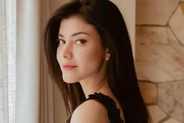 Medina Dina Jawab Kabar Hubungannya dengan Gading Marten