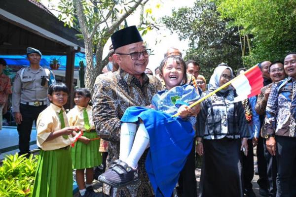 Mendikdasmen Girang Banyak Siswa Bercita-cita Jadi Petani