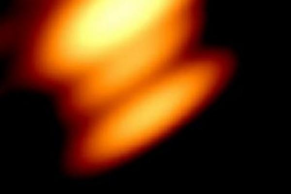 Ilmuwan Abadikan Sepasang Lubang Hitam Saling Mengorbit