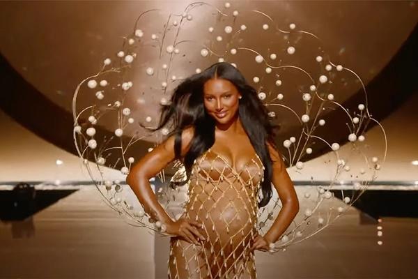 Victoria`s Secret 2025, Jasmine Tookes Pamer Sayap Emas dan Baby Bump!